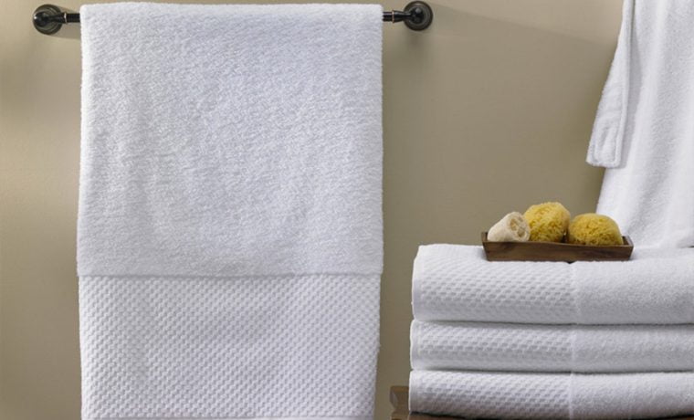 تصویر 1 از حوله استخری مقاوم در برابر شستشوهای مکرر و دوام بالا